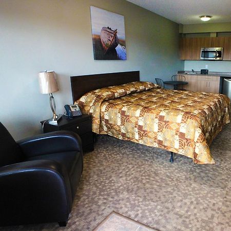 Alberta Beach Inn And Suites Экстерьер фото