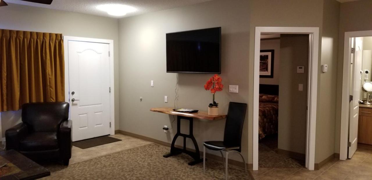 Alberta Beach Inn And Suites Экстерьер фото