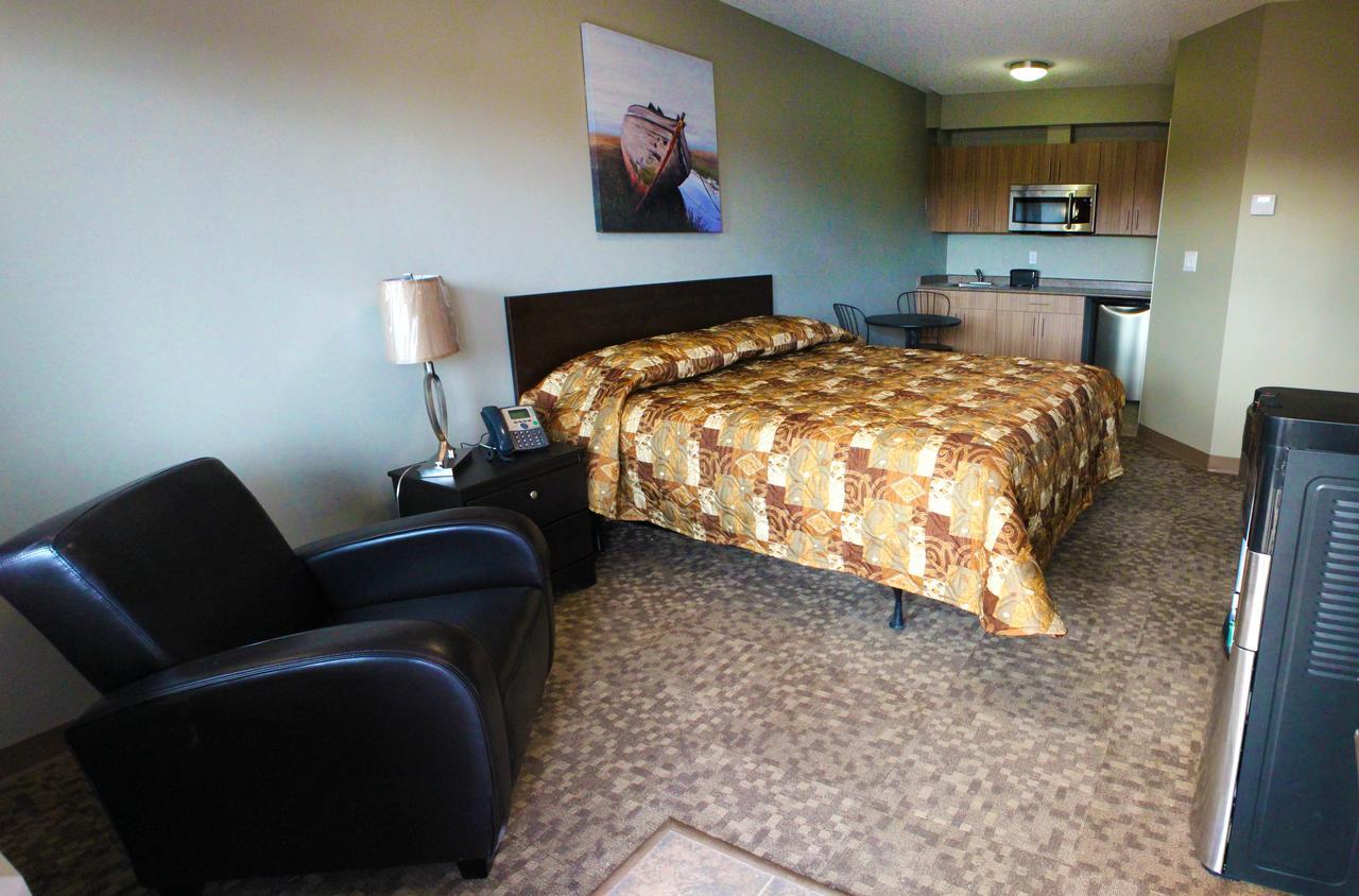 Alberta Beach Inn And Suites Экстерьер фото