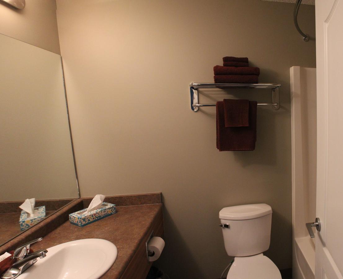 Alberta Beach Inn And Suites Экстерьер фото