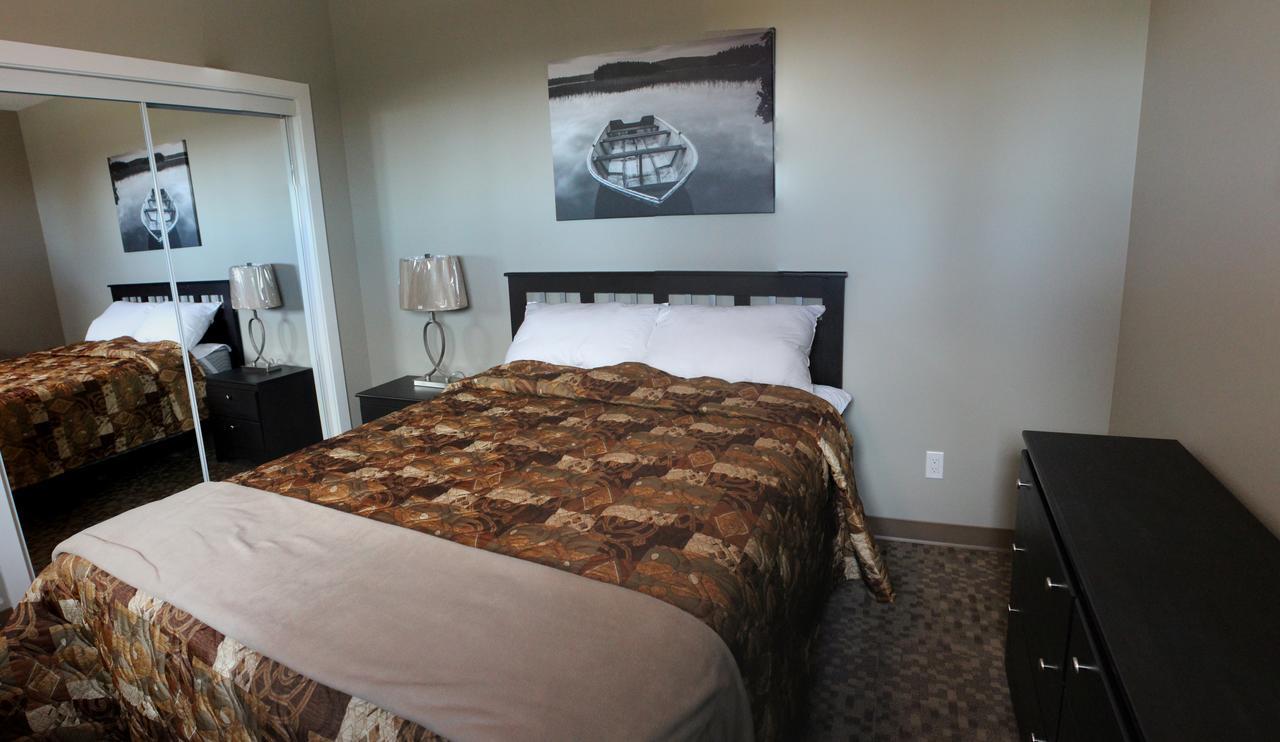 Alberta Beach Inn And Suites Экстерьер фото